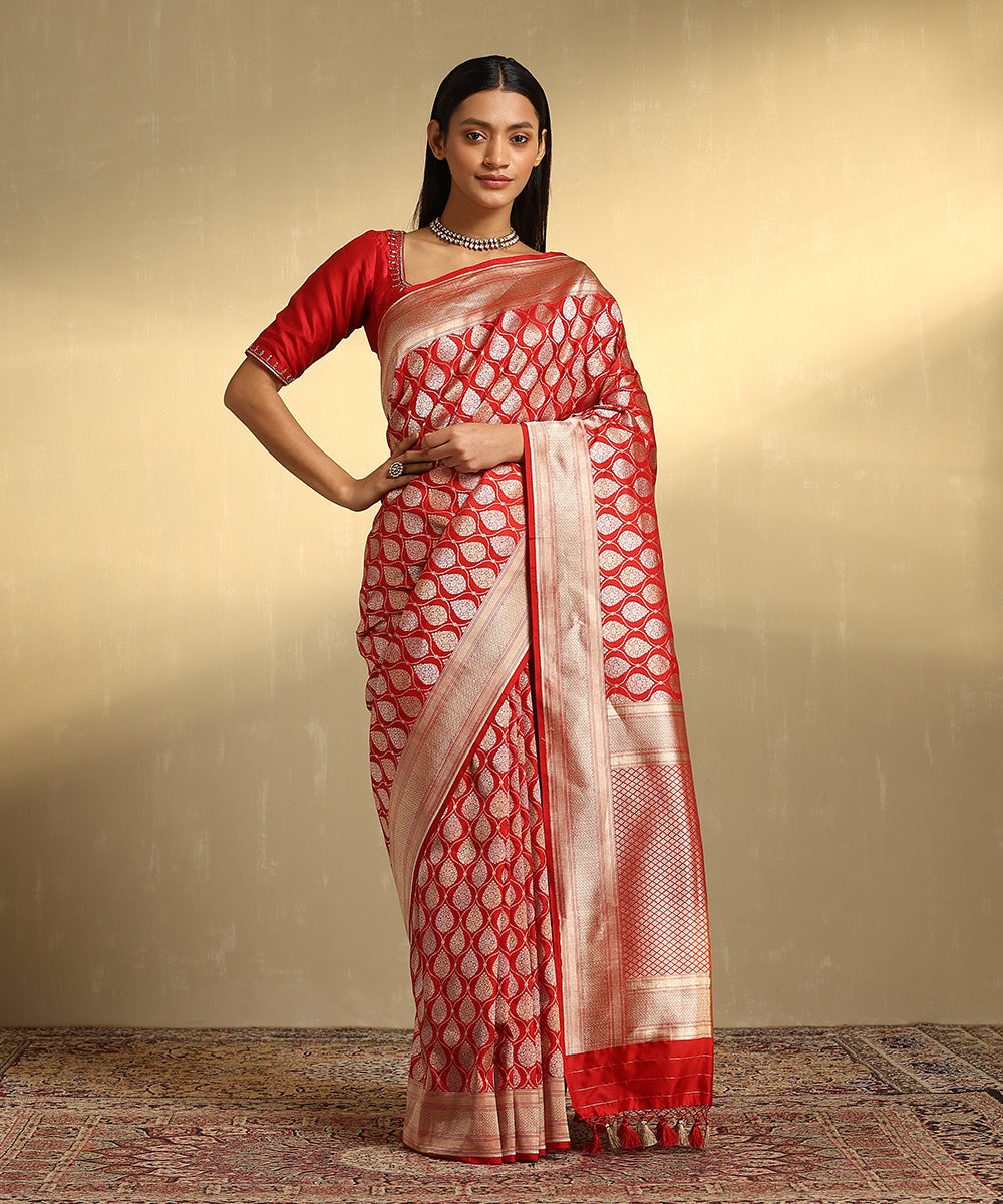 Handloom_Red_Pure_Katan_Silk_Jangla_Banarasi_Saree_With_Gold_And_Silver_Zari_Mughal_Jaal_WeaverStory_01