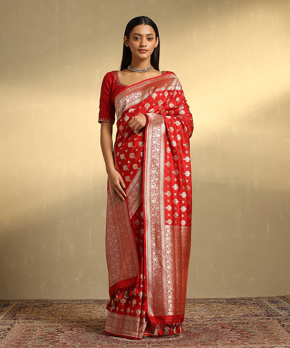 Red_Handloom_Pure_Katan_Silk_Banarasi_Saree_With_Gold_And_Silver_Zari_Meenakari_Booti_WeaverStory_01
