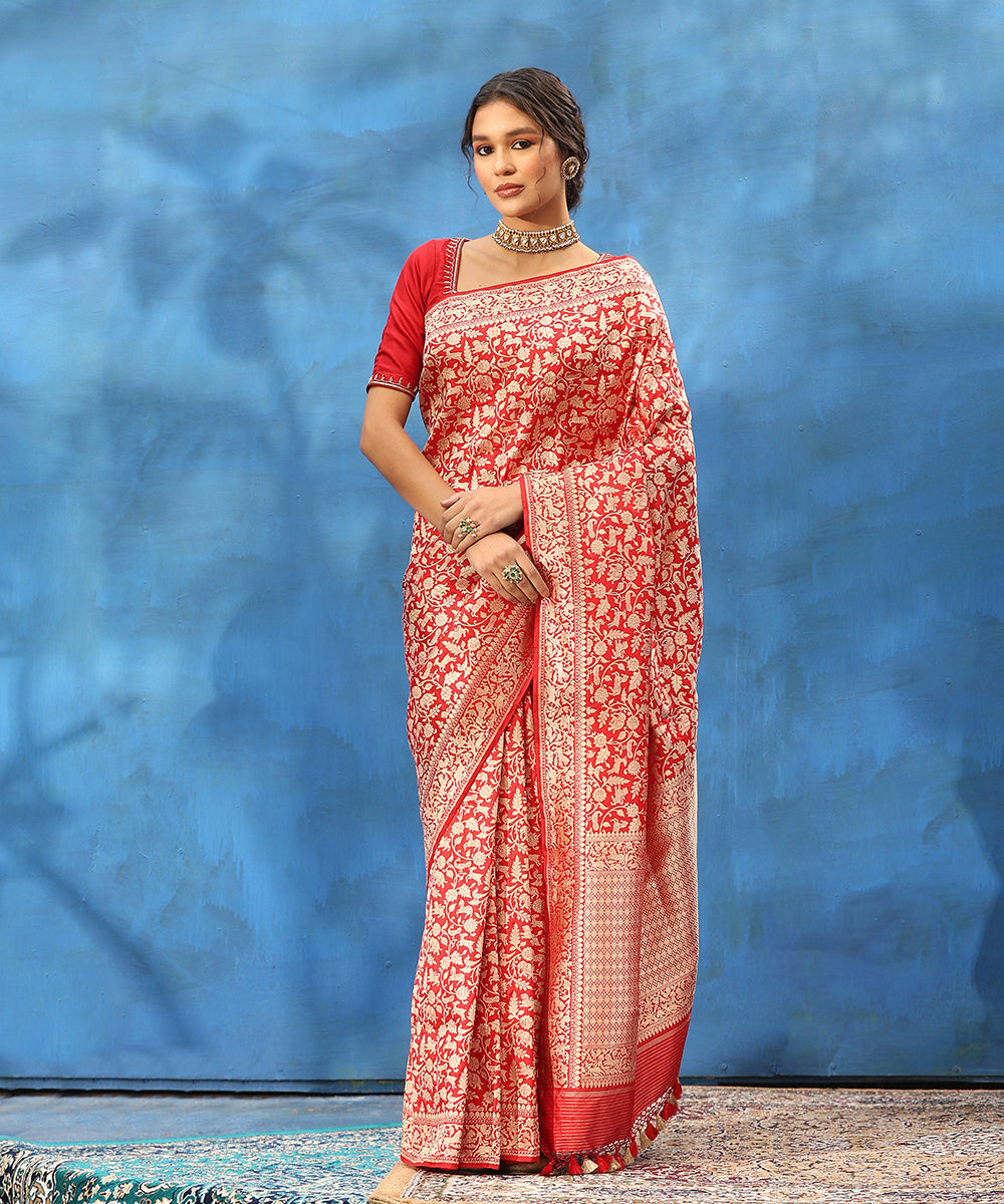 Red_Handloom_Pure_Katan_Silk_Shikargah_Banarasi_Saree_With_Lions_And_Deers_On_Border_WeaverStory_01
