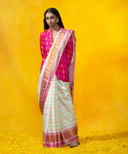 Handloom_White_And_Pink_Mulberry_Silk_Rajkot_Patola_Saree_WeaverStory_02