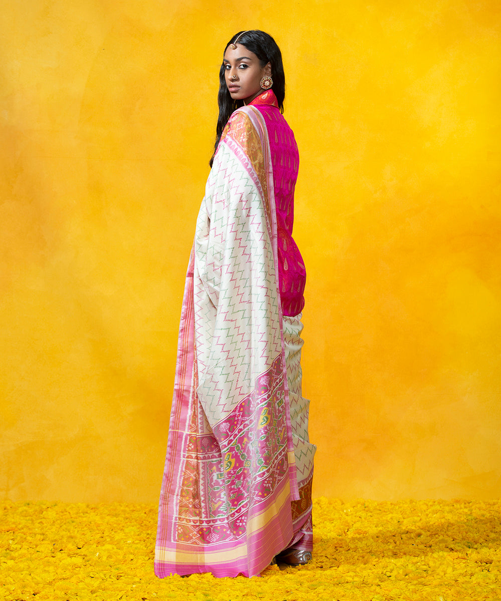 Handloom_White_And_Pink_Mulberry_Silk_Rajkot_Patola_Saree_WeaverStory_03