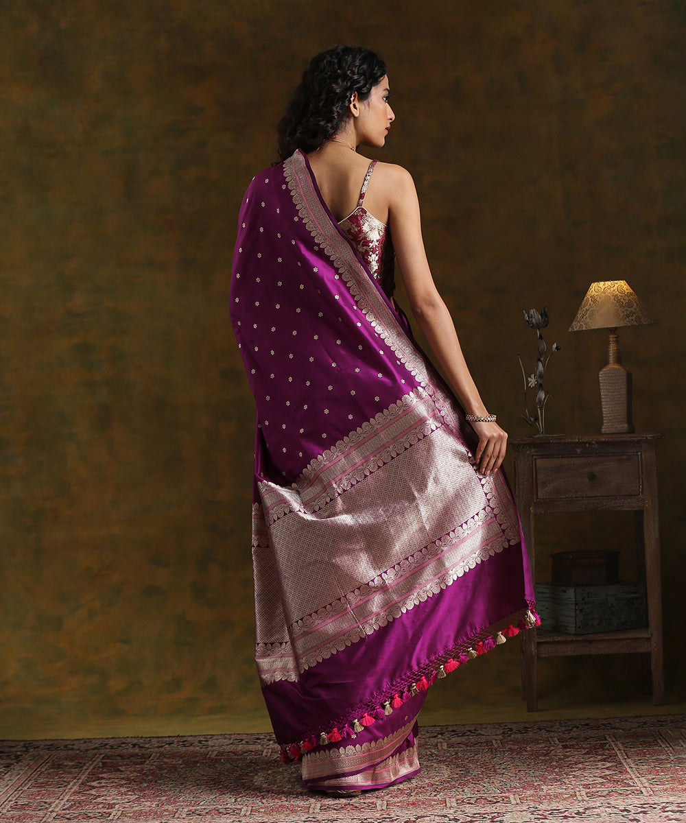 Purple_Handloom_Pure_Katan_Silk_Banarasi_Saree_With_Kadhwa_Booti_and_Small_Border_WeaverStory_03