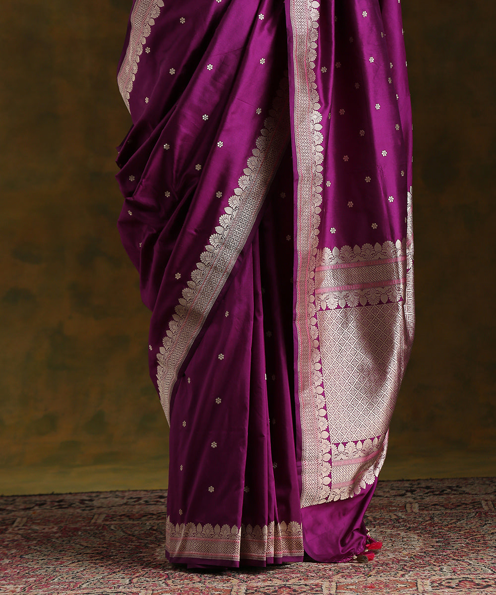 Purple_Handloom_Pure_Katan_Silk_Banarasi_Saree_With_Kadhwa_Booti_and_Small_Border_WeaverStory_04