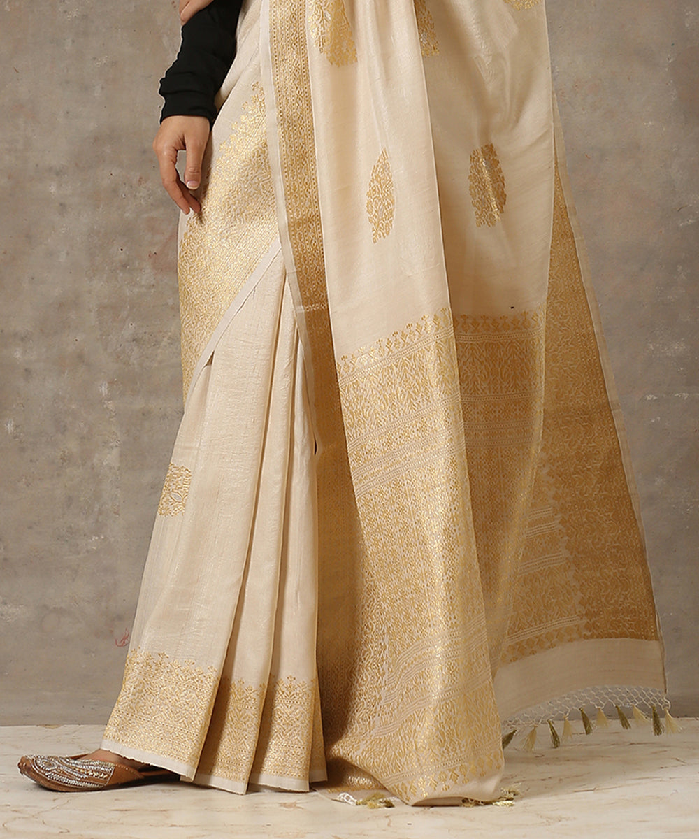 Handloom_Beige_Tussar_Georgette_Sona_Rupa_Boota_Banarasi_Saree_With_Gold_Border_WeaverStory_04