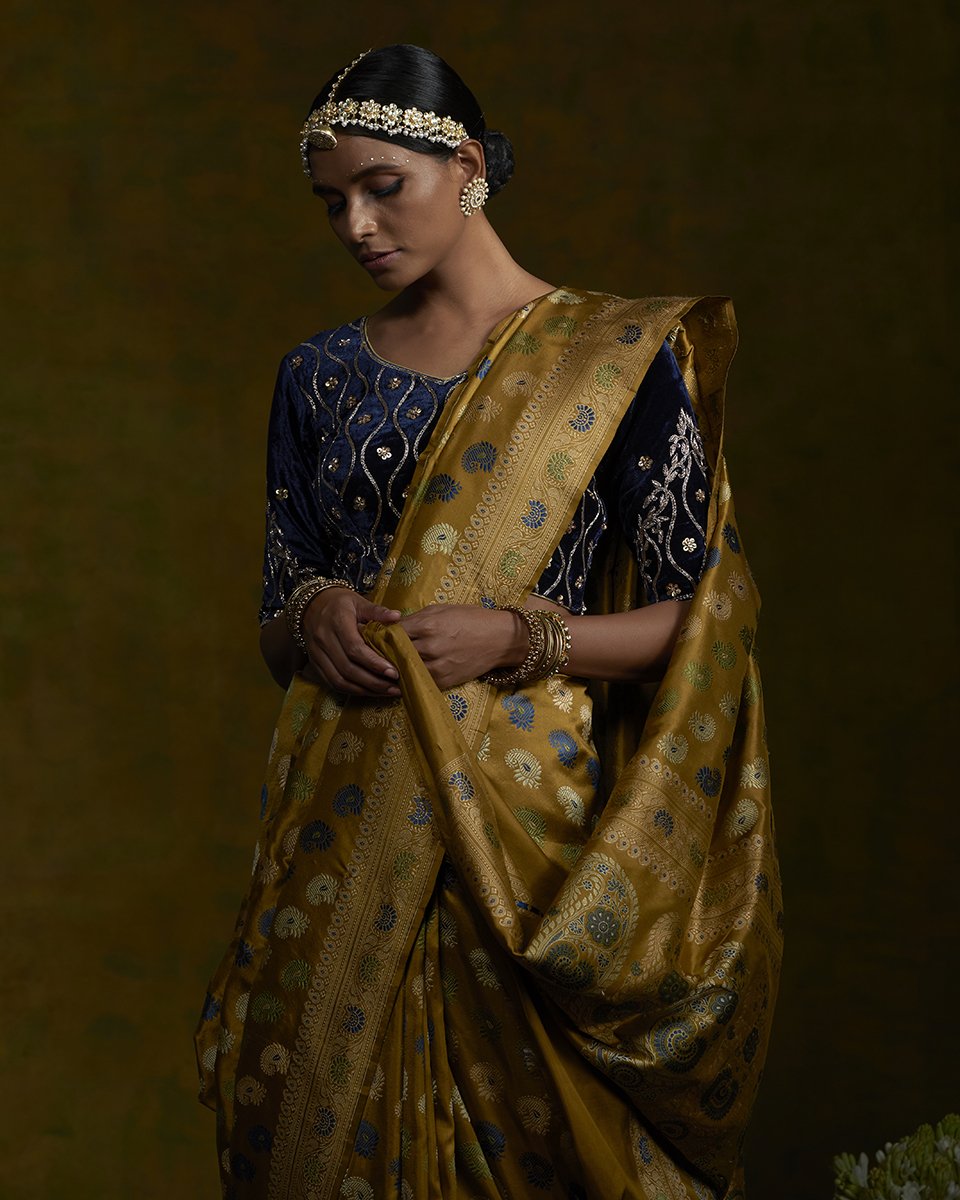 Traditional Bengali look | Baluchari saree, Vintage fashion, Saree