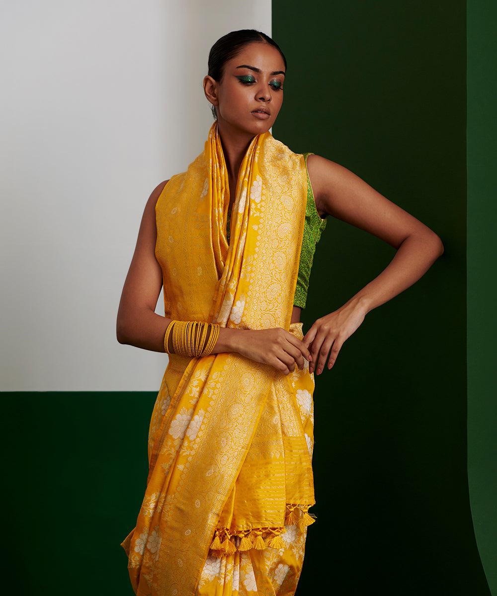 Handloom_Yellow_Pure_Katan_Silk_Banarasi_Saree_With_Angoor_Jangla_Design_WeaverStory_01