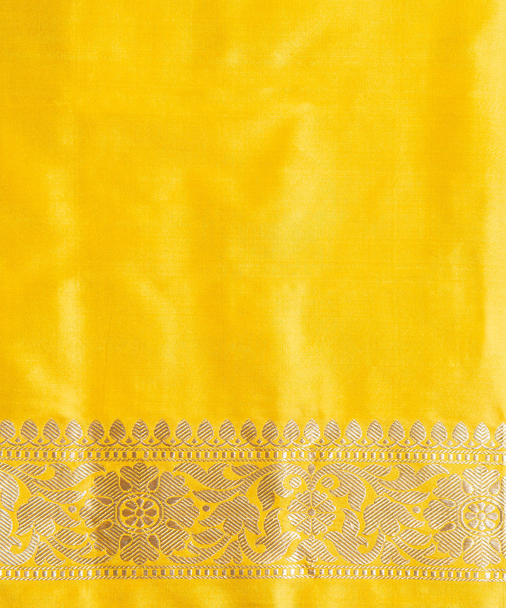 Yellow_Handloom_Pure_Katan_Silk_Banarasi_Saree_with_Zari_Border_WeaverStory_05