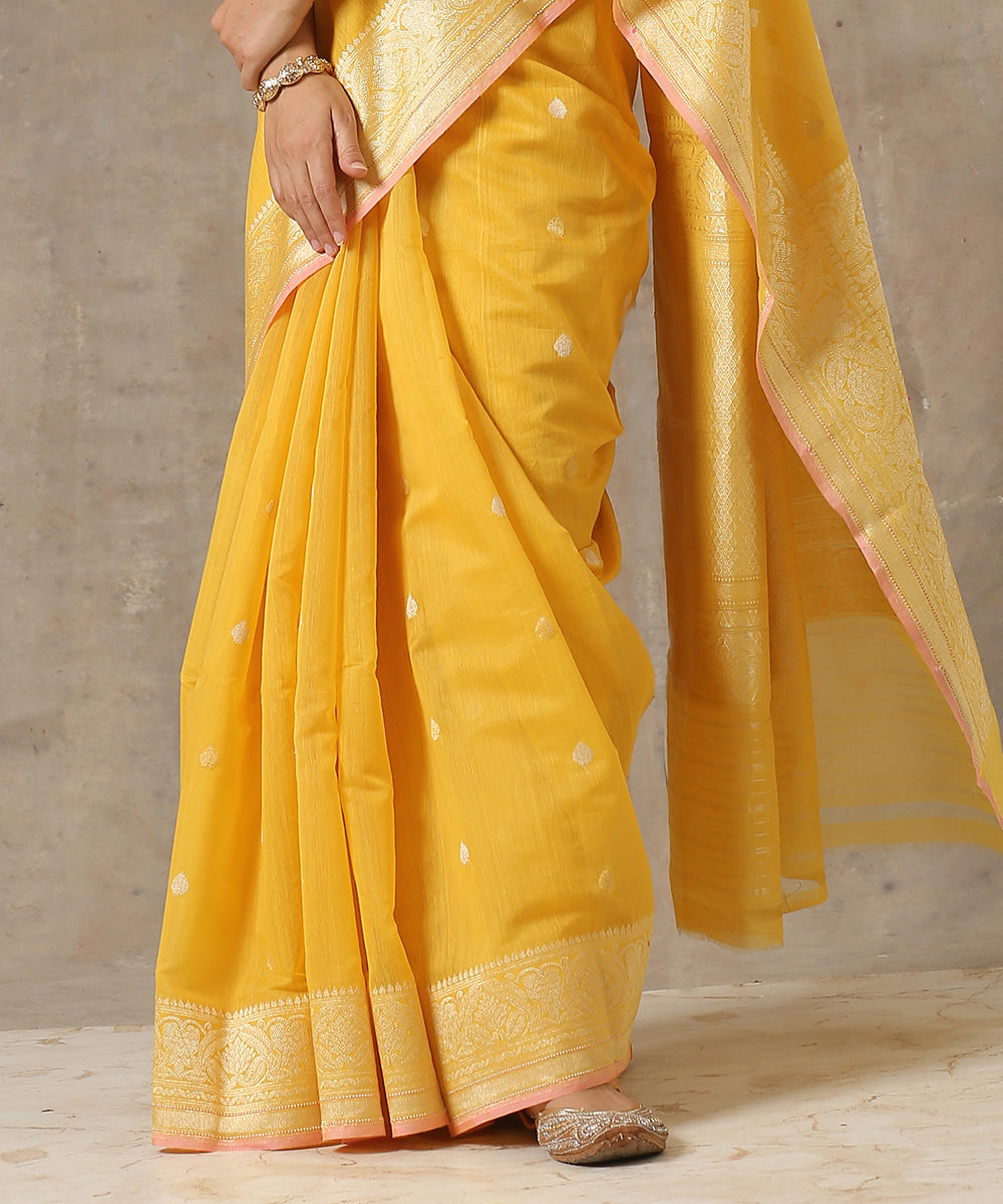 Mustard_Yellow_Handloom_Pure_Cotton_Banarasi_Saree_with_Sona_Rupa_Kadhwa_Booti_WeaverStory_04