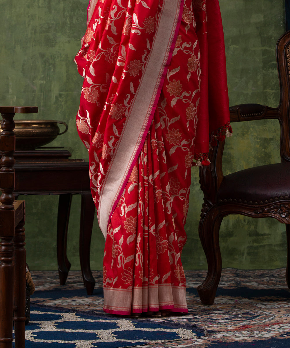 Red_Handloom_Pure_Katan_Silk_Banarasi_Saree_with_Floral_Jaal_WeaverStory_04