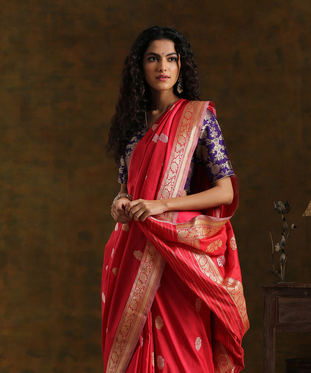 Handloom_Red_and_Rani_Dual_Tone_Pure_Katan_Silk_Banarasi_Saree_with_Latifa_Booti_WeaverStory_01