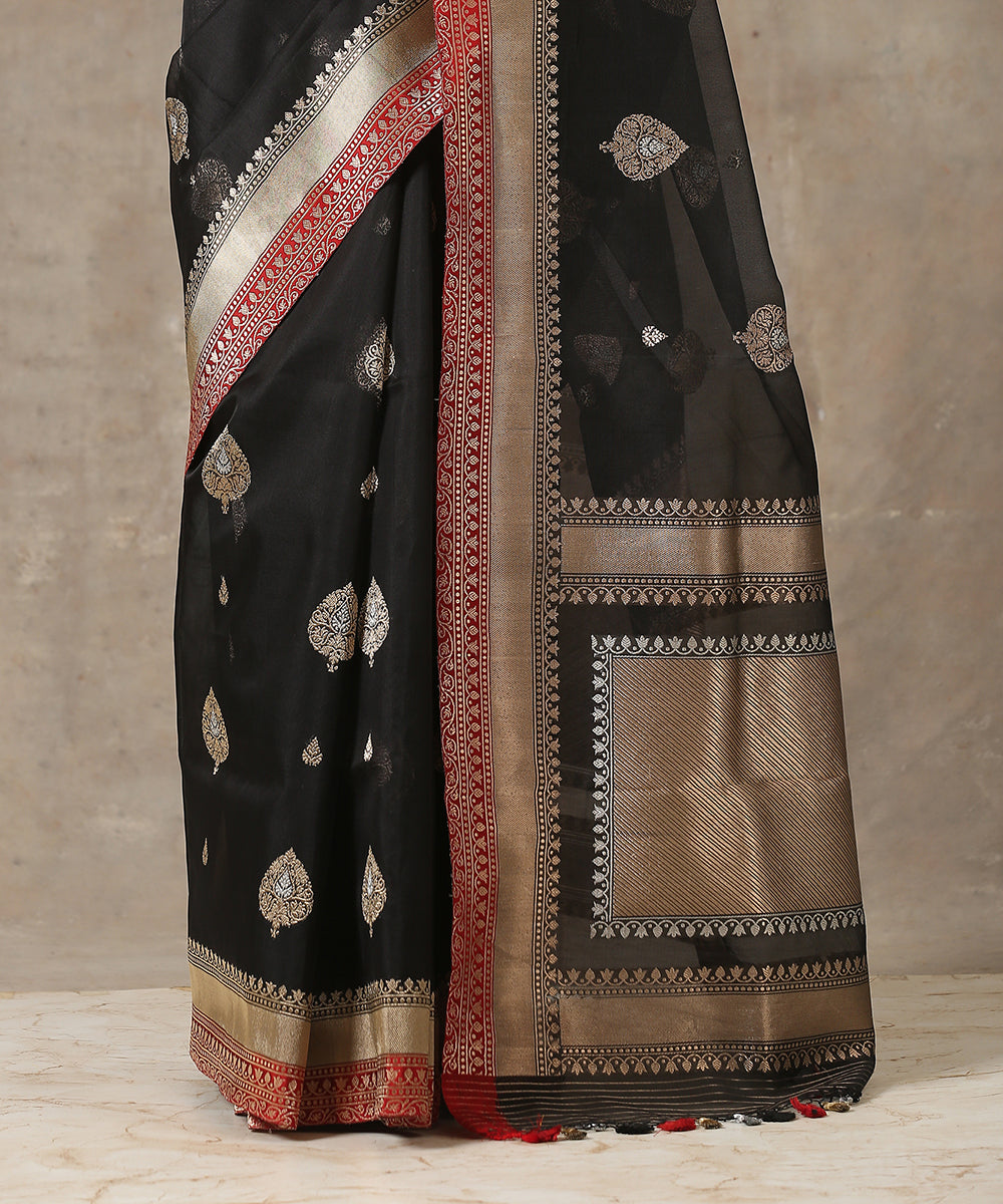 Handloom_Black_Kora_Silk_Banarasi_Saree_With_Red_Border_WeaverStory_04