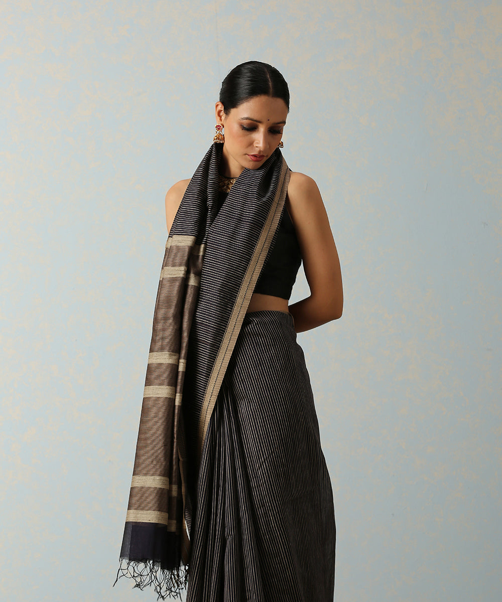 Handloom_Black_Stripes_Maheshwari_Saree_WeaverStory_01