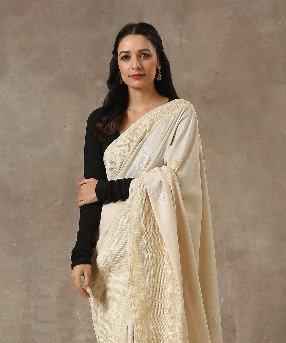 Offwhite_Handloom_Moonga_Silk_Banarasi_Saree_With_Kadhwa_Gulaab_Boota_WeaverStory_01