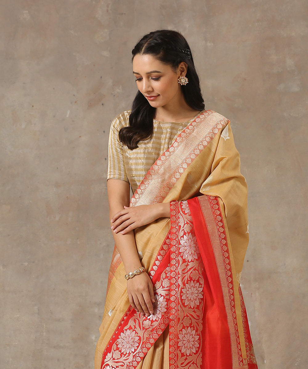 Beige_Handloom_Tussar_Silk_Banarasi_Saree_With_Leaf_Motifs_And_Broad_Red_Border_WeaverStory_01
