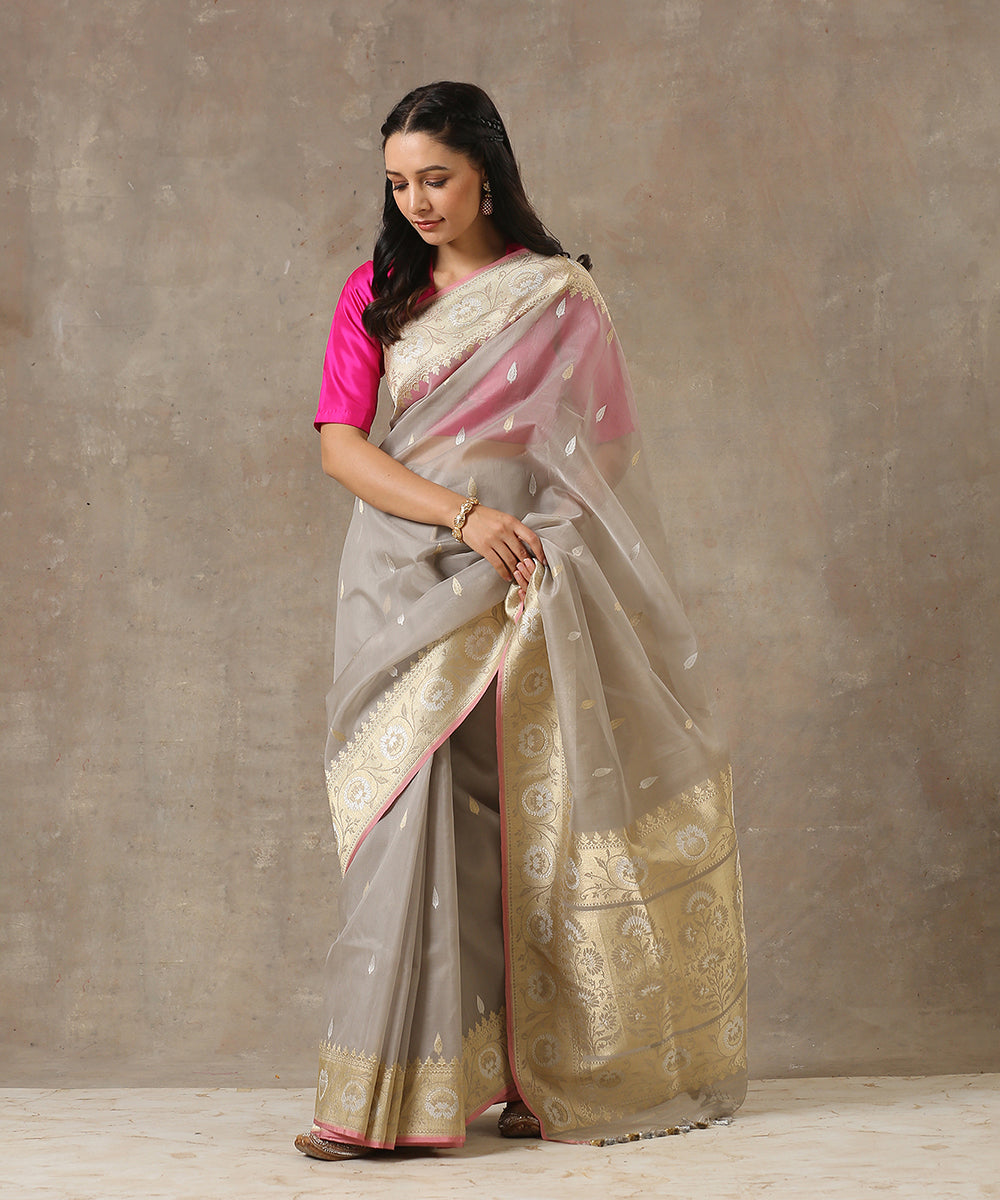 Handloom_Light_Grey_Kora_Silk_Banarasi_Saree_With_Kadhwa_Floral_Border_WeaverStory_02