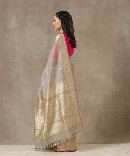 Handloom_Light_Grey_Kora_Silk_Banarasi_Saree_With_Kadhwa_Floral_Border_WeaverStory_03