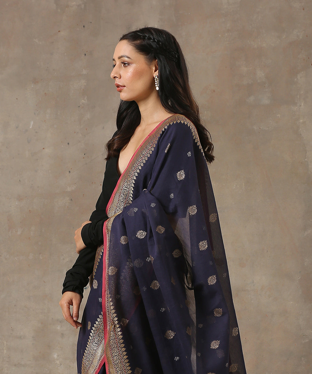 Handloom_Navy_Blue_Pure_Cotton_Banarasi_Jamdani_Saree_With_Red_And_Black_Border_WeaverStory_01