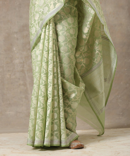 Green_Handloom_Cotton_Kora_Banarasi_Saree_With_Cutwork_Jangla_Design_WeaverStory_04