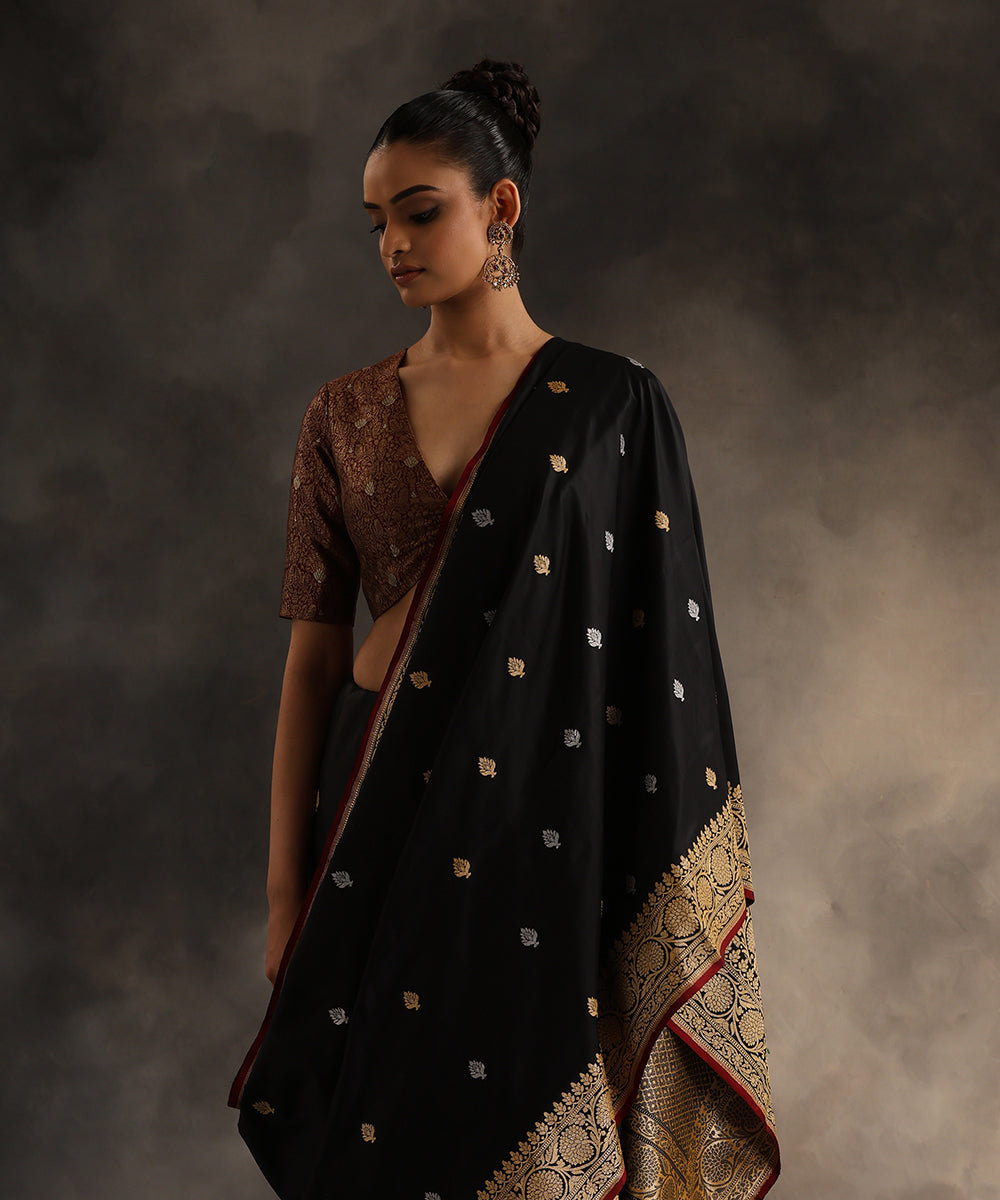 Handloom_Black_Pure_Katan_Silk_Banarasi_Saree_With_Kadhwa_Booti_WeaverStory_01