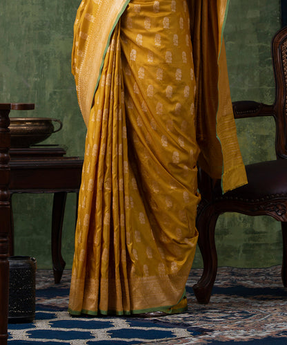 Mustard_Handloom_Pure_Katan_Silk_Banarasi_Saree_with_Cutwork_Booti_WeaverStory_04