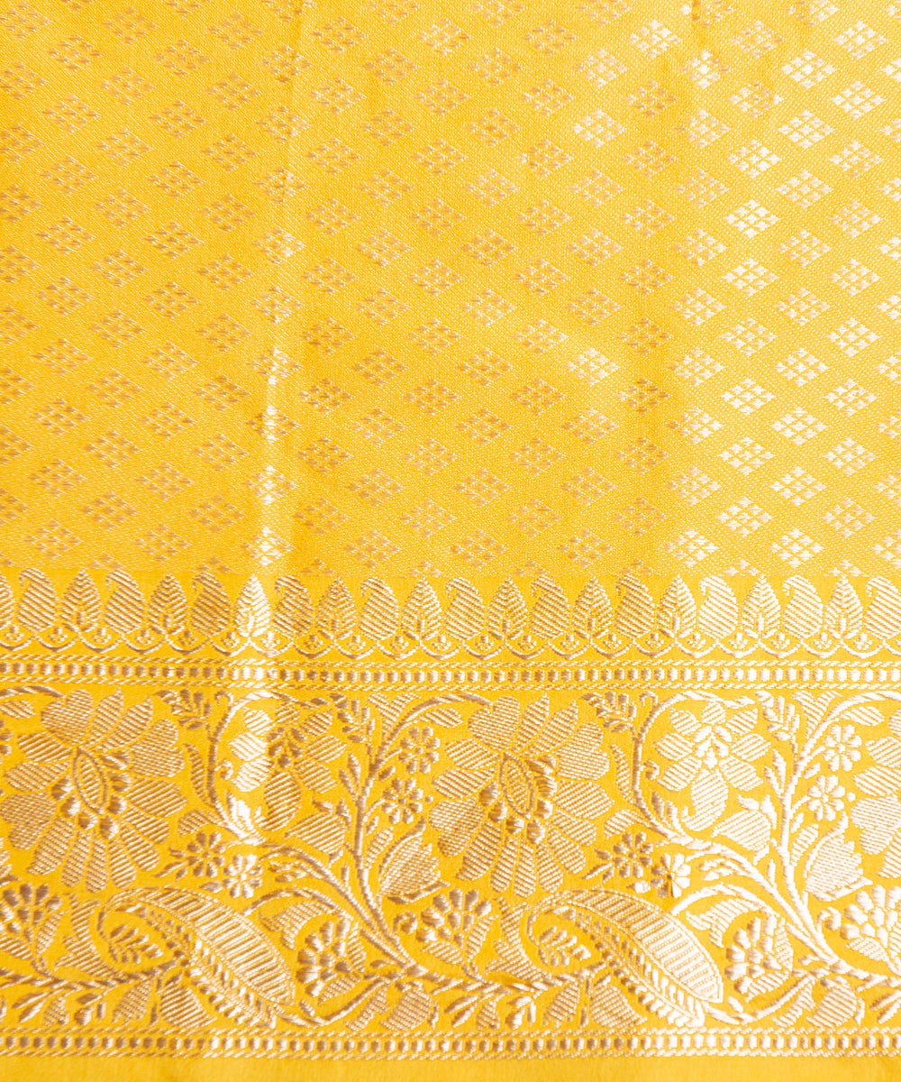 Yellow_Handloom_Pure_Katan_Silk_Banarasi_Saree_with_Kadhwa_Jangla_and_Paisley_Border_WeaverStory_05