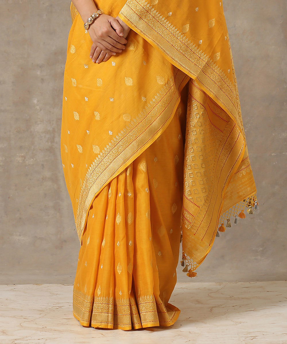 Handloom_Mustard_Cotton_Jamdani_Banarasi_Saree_with_Boota_WeaverStory_04