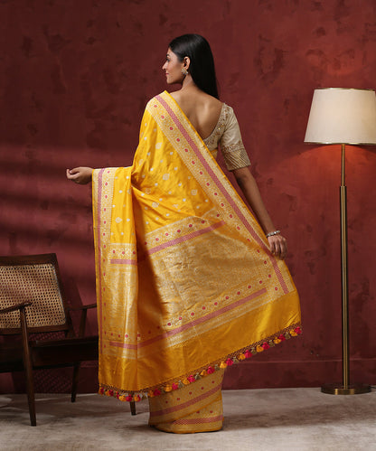 Handloom_Yellow_Kadhwa_Booti_Pure_Katan_Silk_Banarasi_Saree_WeaverStory_03