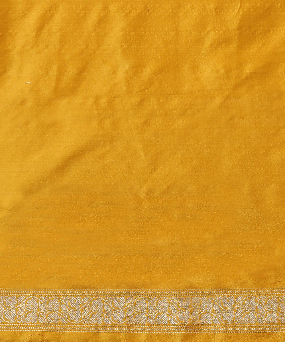 Handloom_Yellow_Kadhwa_Booti_Pure_Katan_Silk_Banarasi_Saree_WeaverStory_05