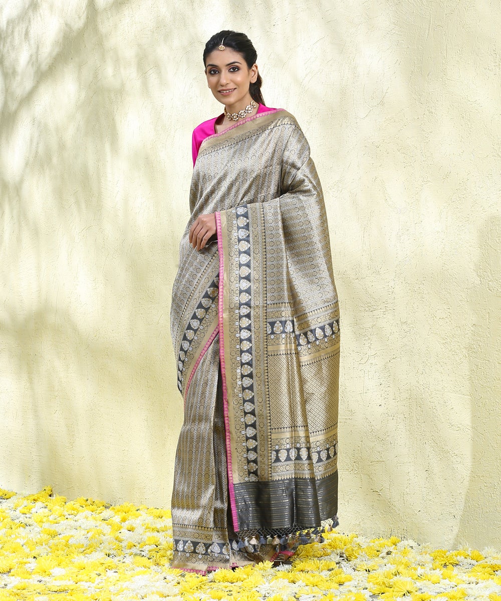 Grey_Handloom_Kimkhab_Pure_Katan_Silk_Banarasi_Saree_With_Pink_Selvedge_Border_WeaverStory_02