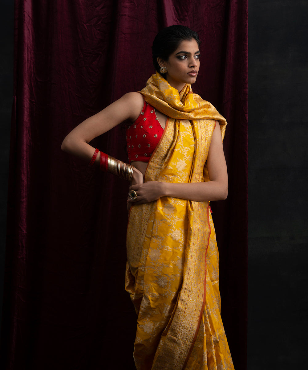Mustard_Handloom_Pure_Katan_Silk_Banarasi_Saree_with_Kadhwa_Jangla_and_Rust_Selvedge_WeaverStory_01
