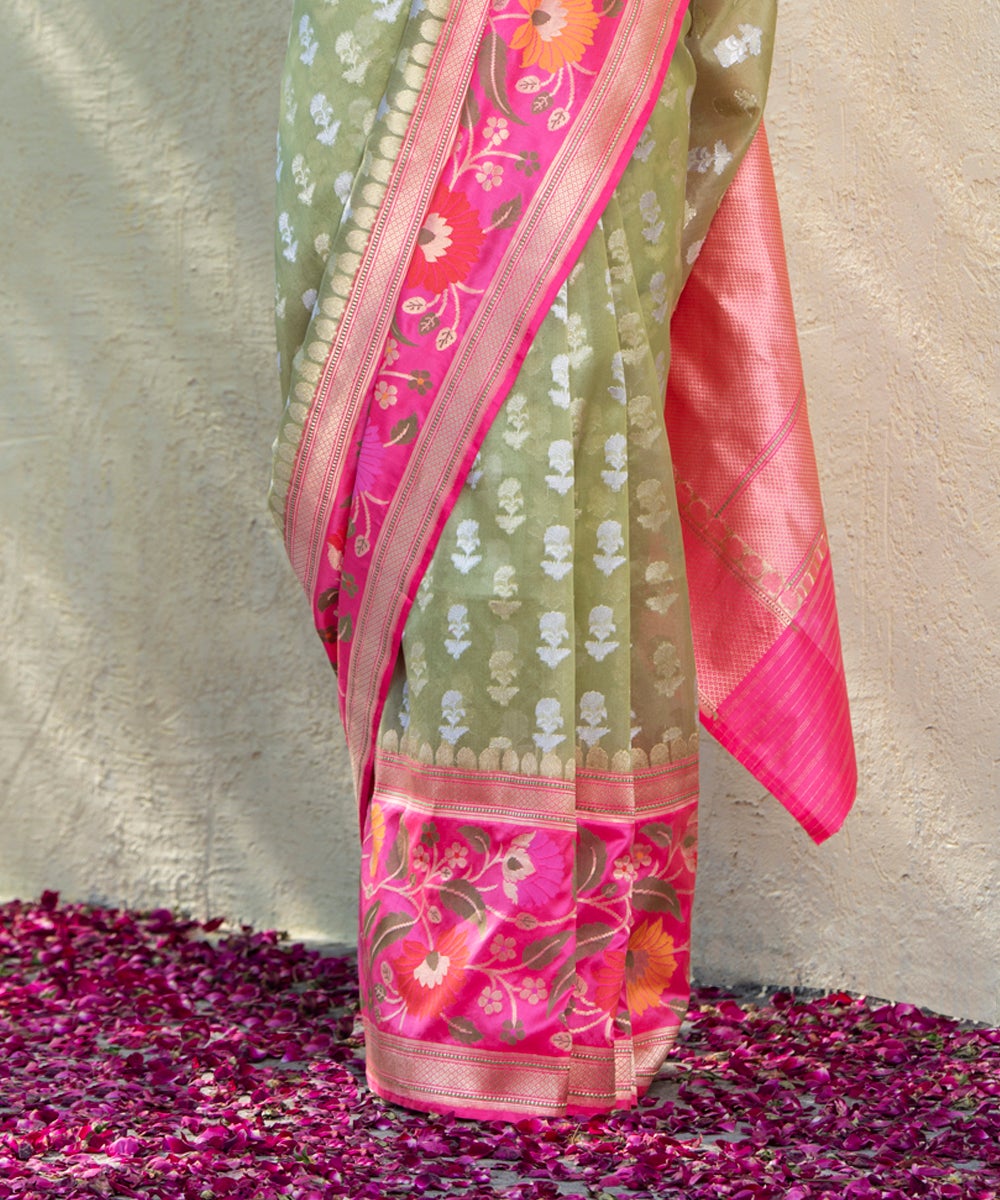 Green_Handloom_Kora_Silk_Cutwork_Banarasi_Saree_With_Pink_Border_WeaverStory_03