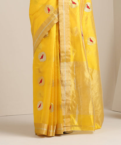 Yellow_Handloom_Chanderi_Silk_Saree_With_Red_Parrots_Motifs_WeaverStory_04