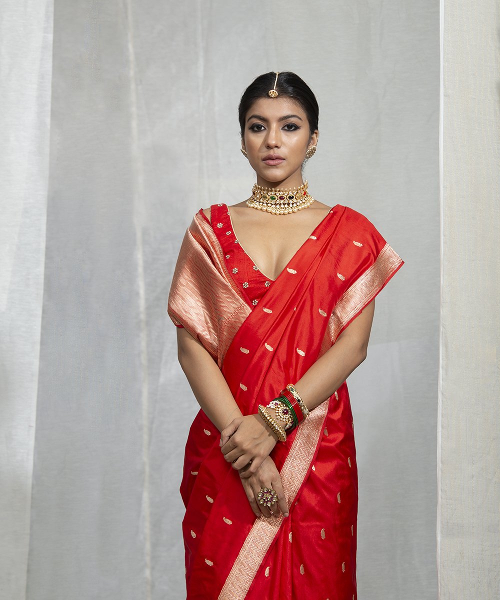 Red_Handloom_Banarasi_Kadhwa_Booti_Saree_With_Paisley_Konia_WeaverStory_01