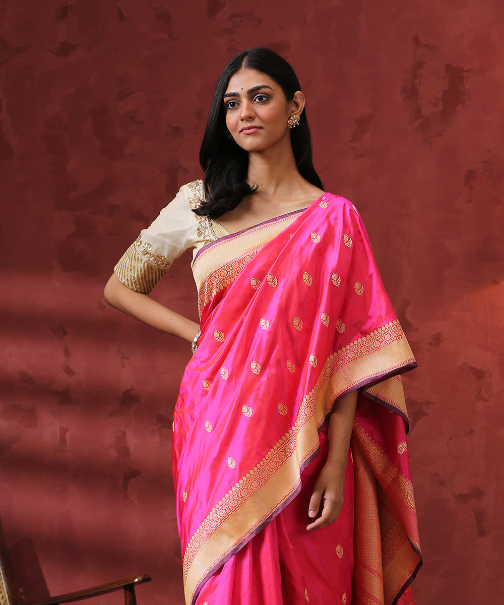 Pink_Handloom_Floral_Kadhwa_Booti_Pure_Katan_Silk_Banarasi_Saree_WeaverStory_01