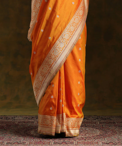 Handloom_Orange_Pure_Katan_Silk_Kadhwa_Booti_Banarasi_Saree_With_Beige_Selvedge_WeaverStory_04