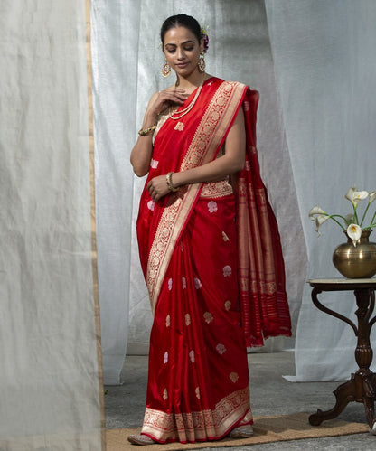 Red_Handloom_Kadhwa_Pure_Katan_Silk_Banarasi_Saree_with_Floral_Boota_WeaverStory_02