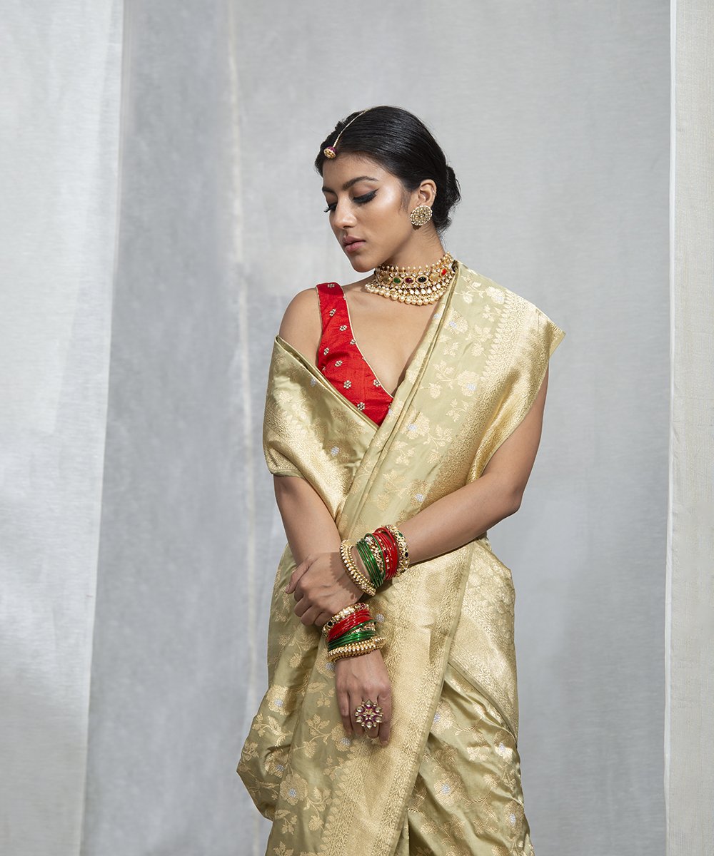 Beige_Gold_Handloom_Banarasi_Sona_Rupa_Kadhwa_Jangla_Saree_WeaverStory_01