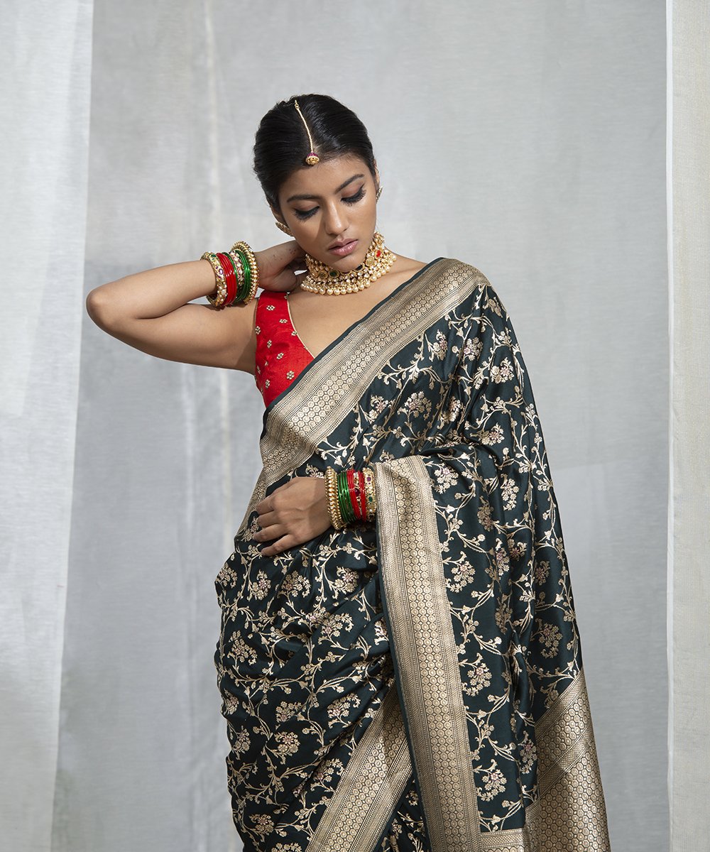 Handloom_Bottle_Green_Banarasi_Pure_Katan_Silk_Saree_with_Floral_and_Leaf_Jaal_WeaverStory_01