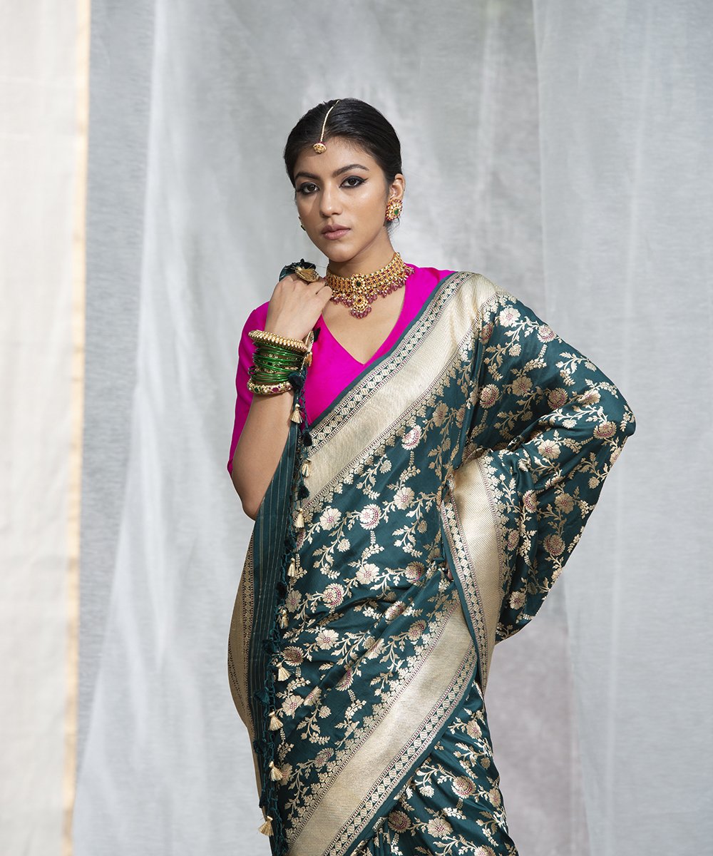 Emerald_Green_Handloom_Pure_Katan_Silk_Banarasi_Saree_With_Red_Meenakari_WeaverStory_01