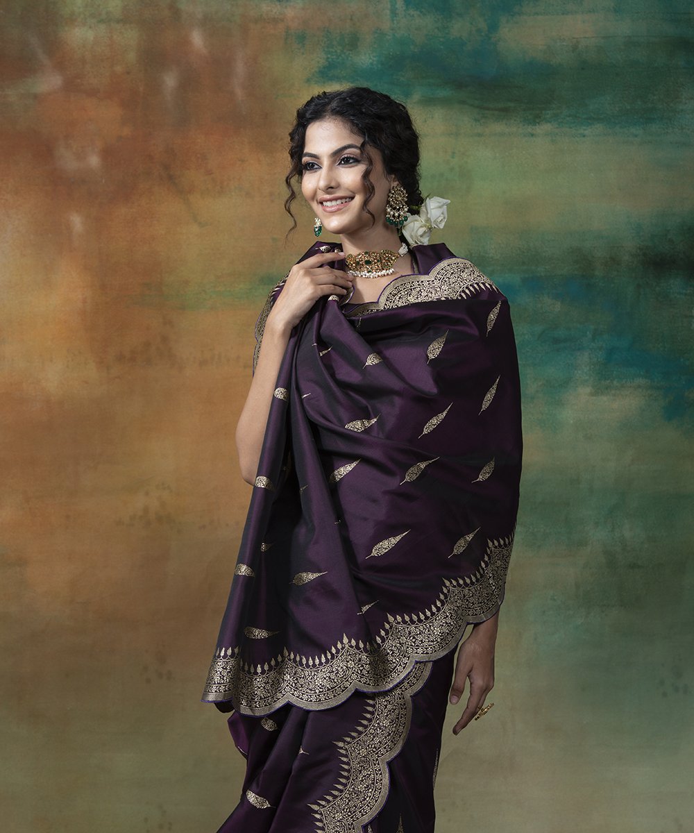 Handloom_Purple_Katan_Silk_Scallop_Border_Banarasi_Saree_With_Leaf_Booti_WeaverStory_01