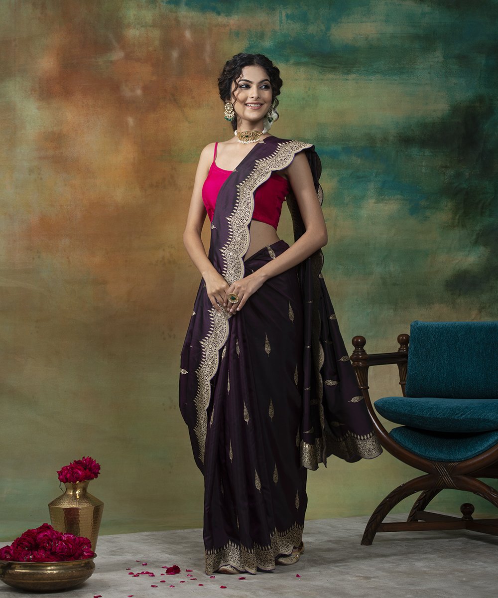 Handloom_Purple_Katan_Silk_Scallop_Border_Banarasi_Saree_With_Leaf_Booti_WeaverStory_02