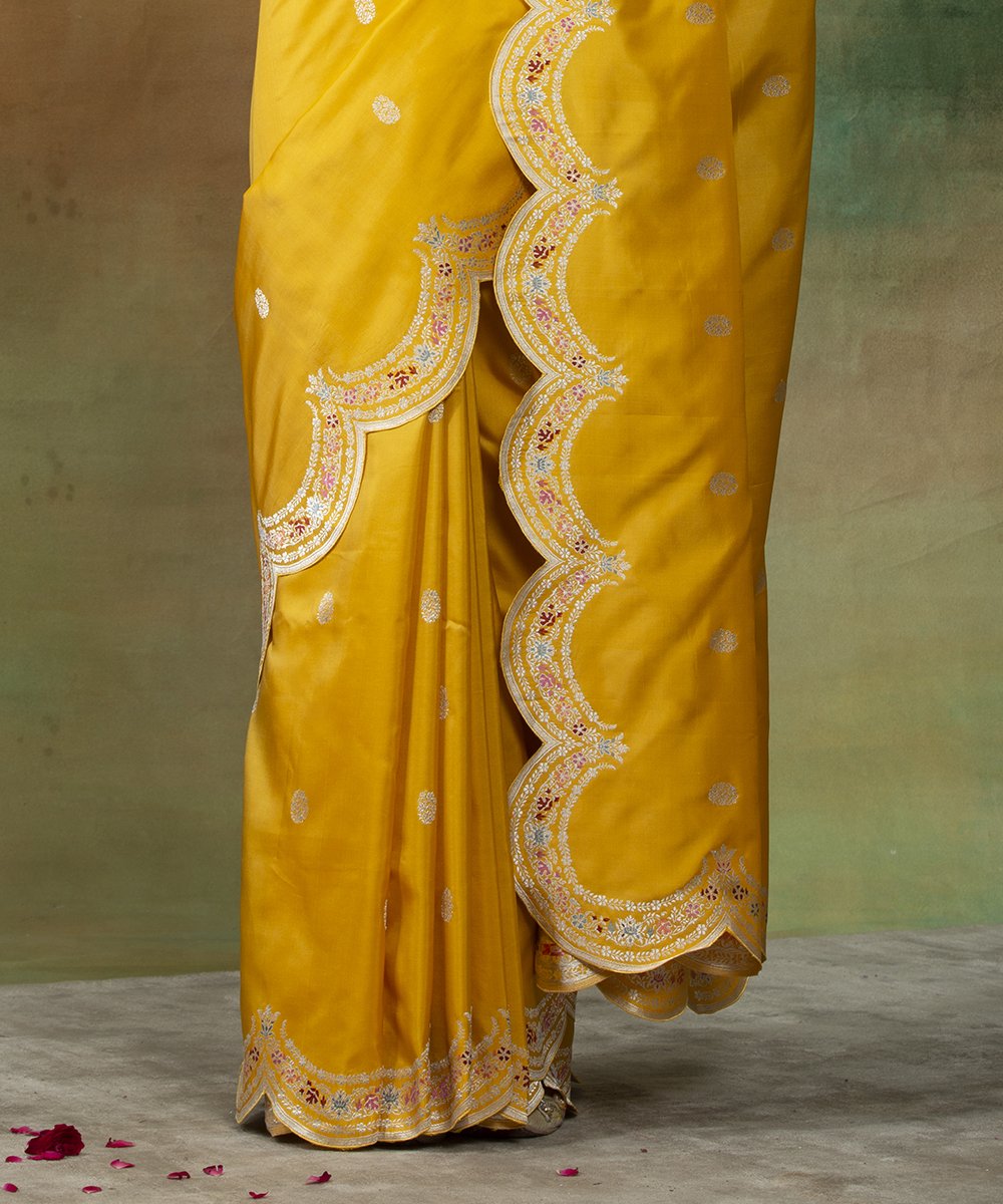 Mustard_Handloom_Scallop_Border_Banarasi_Saree_With_Pink_Meenakari_WeaverStory_04