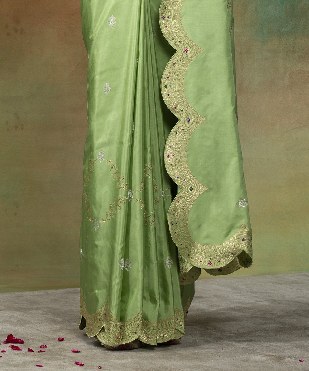 Handloom_Pista_Green_Katan_Silk_Scallop_Border_Banarasi_Saree_With_Purple_Blouse_WeaverStory_04