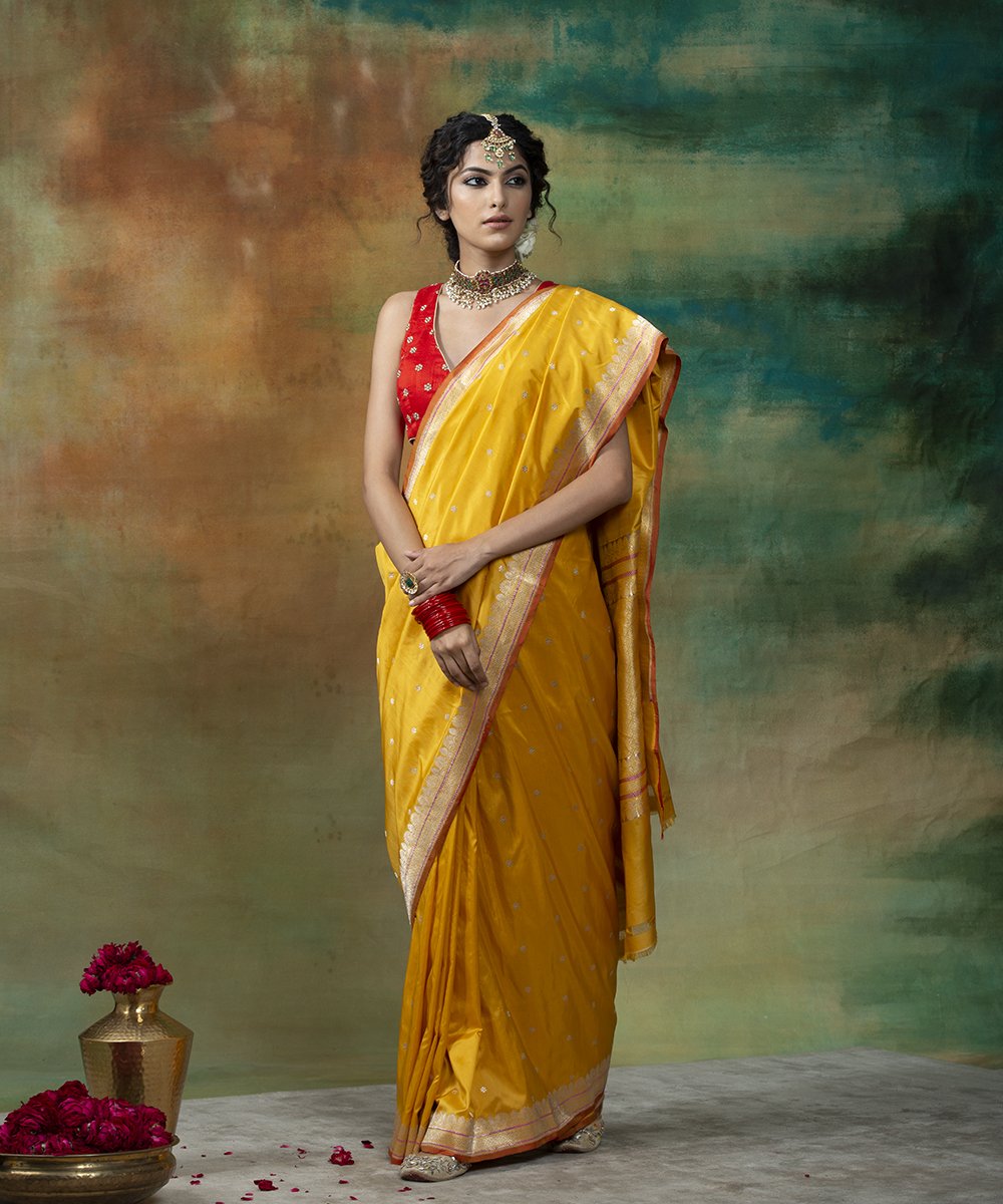 Handloom_Mustard_Yellow_Pure_Katan_Silk_Kadhwa_Banarasi_Saree_with_Booti_WeaverStory_02