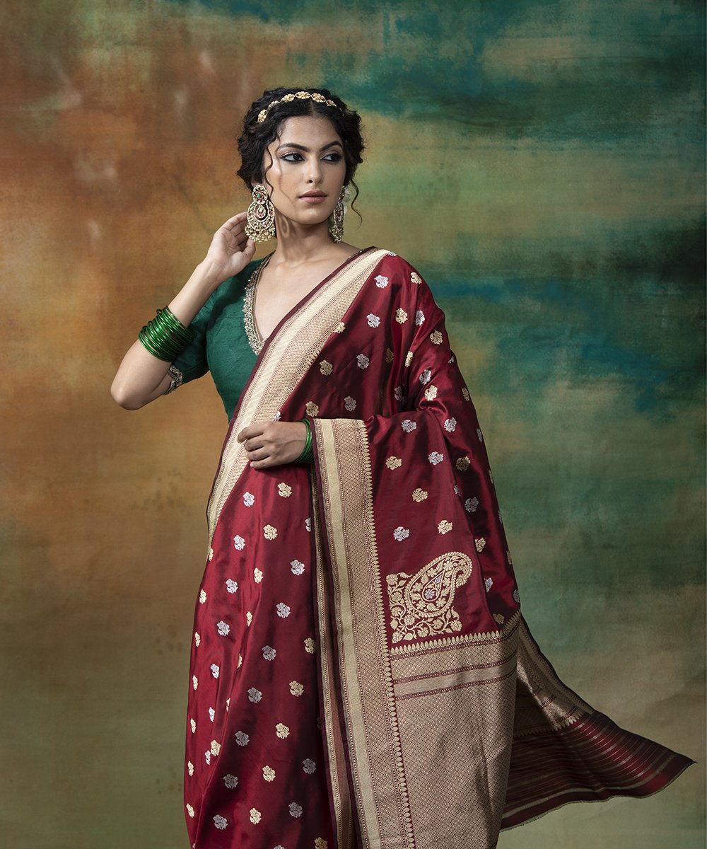 Handloom_Maroon_And_Black_Mughlai_Booti_Banarasi_Saree_With_Konia_Design_WeaverStory_01