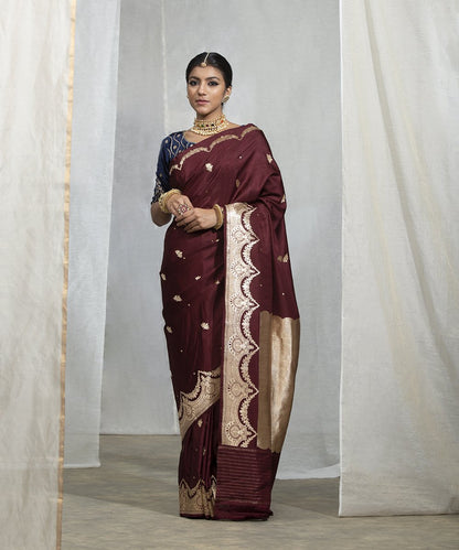 Wine_Handloom_Pure_Satin_Silk_Saree_With_Rose_Flower_Motifs_and_Scalloped_Borders_WeaverStory_02