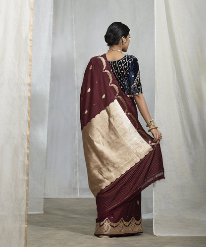 Wine_Handloom_Pure_Satin_Silk_Saree_With_Rose_Flower_Motifs_and_Scalloped_Borders_WeaverStory_03