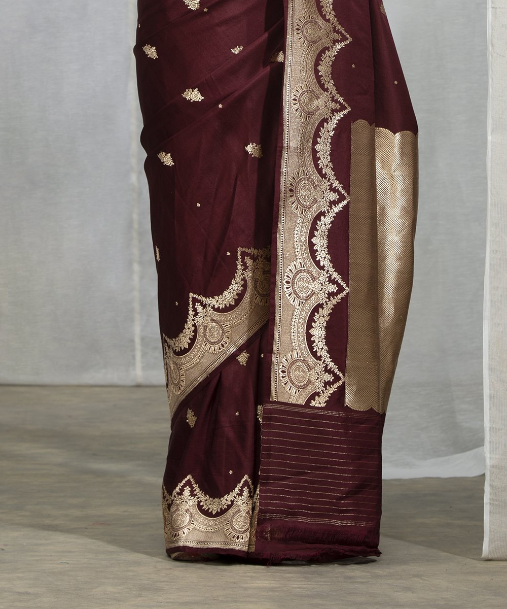 Wine_Handloom_Pure_Satin_Silk_Saree_With_Rose_Flower_Motifs_and_Scalloped_Borders_WeaverStory_04