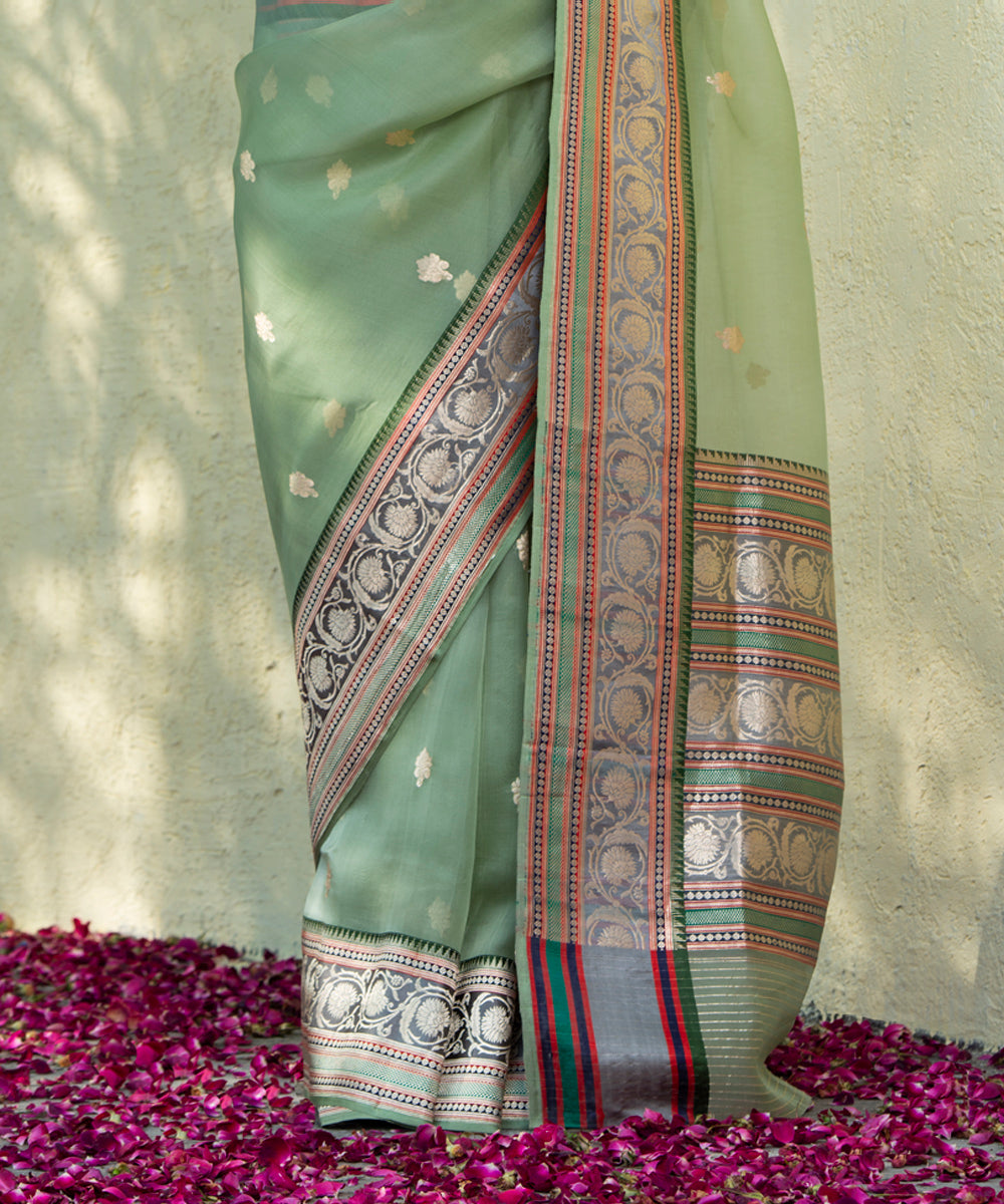 Handloom_Green_Kora_Silk_Banarasi_Saree_With_Grey_Satin_Kadhwa_Meenakari_Border_WeaverStory_04