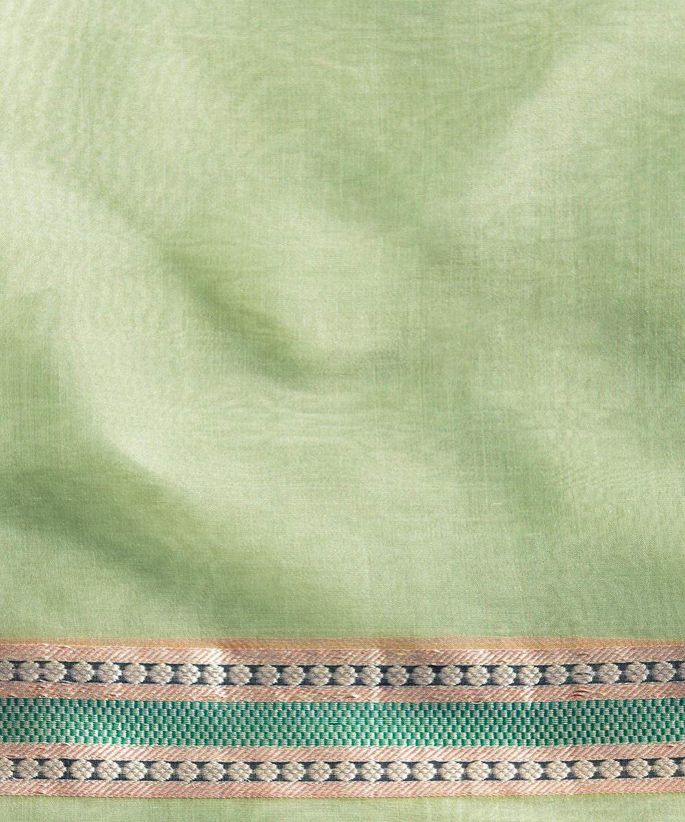 Handloom_Green_Kora_Silk_Banarasi_Saree_With_Grey_Satin_Kadhwa_Meenakari_Border_WeaverStory_05